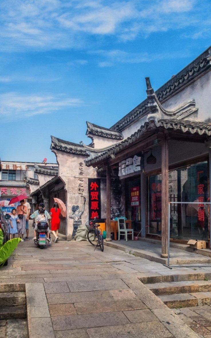 为何欲说却词穷?受访青年认为阅读量少和依赖网语表情包是主因